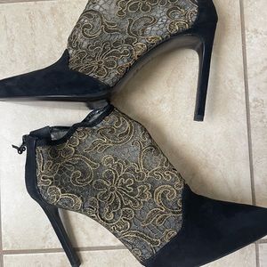 NWOB Stuart Weitzman Black Suede & Gold Mesh Stiletto Booties Size 12